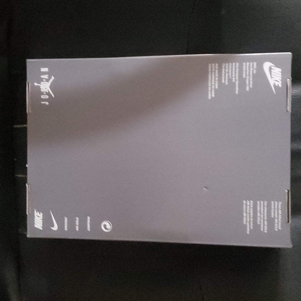AIR JORDAN 11 RETRO (GS) 'Cool Grey' 2021 - Picture 15 of 16